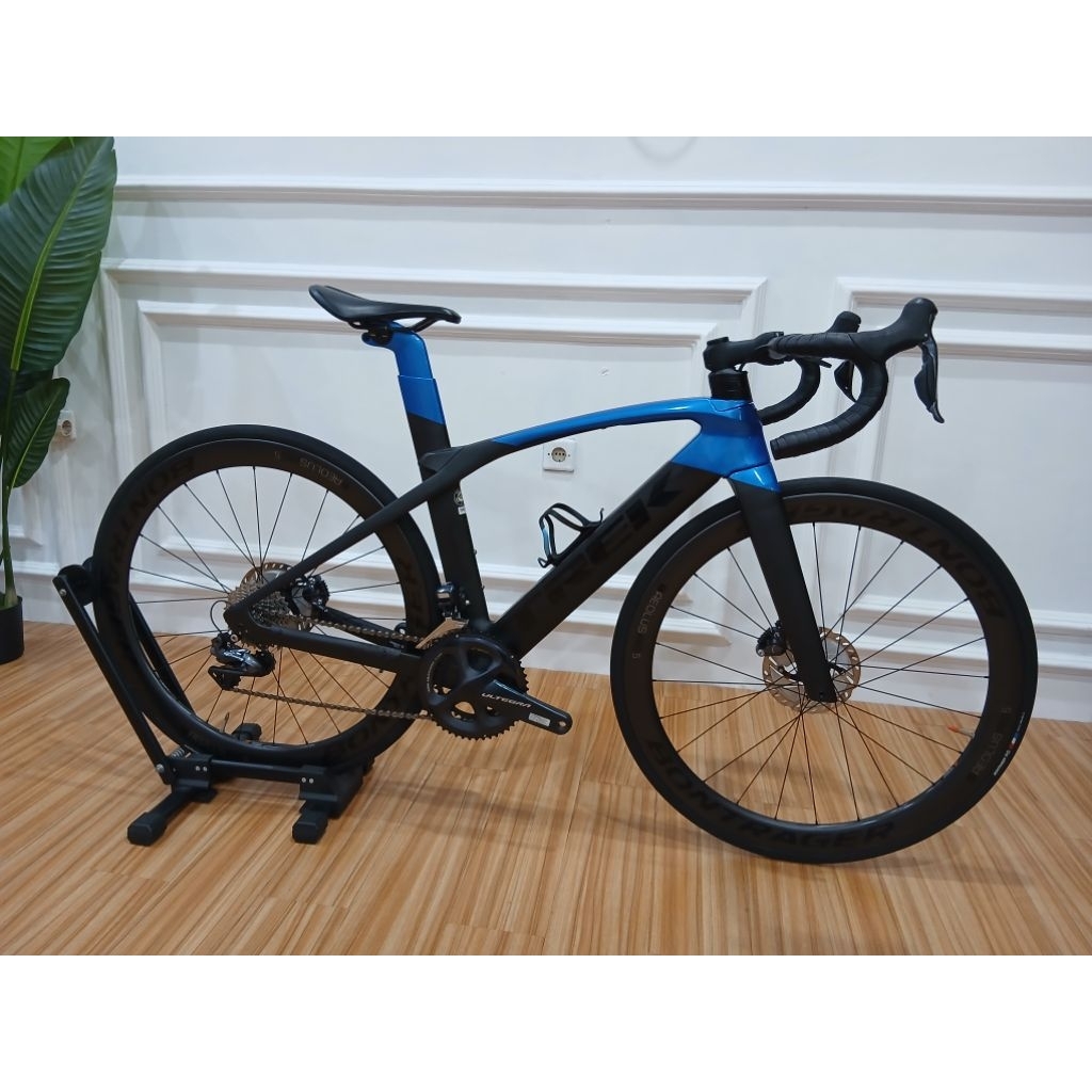 ROADBIKE TREK MADONE SL7 GEN6 2022 ORIGINAL GS ULTEGRA DISC DI2 11SPEED R8070 SECOND GOOD CONDITION