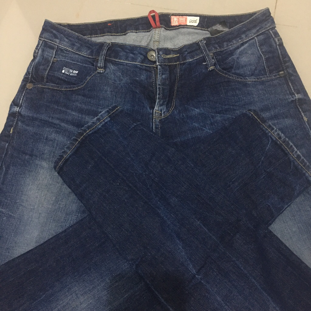 Preloved celana Logo jeans wanita