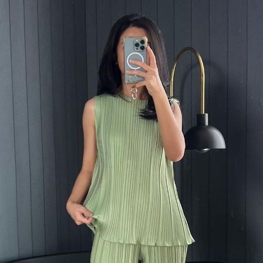 Atasan Plisket Yukensi Tanpa Lengan Premium / Baju Wanita Plisket / Pleated Sleeveless Shirt