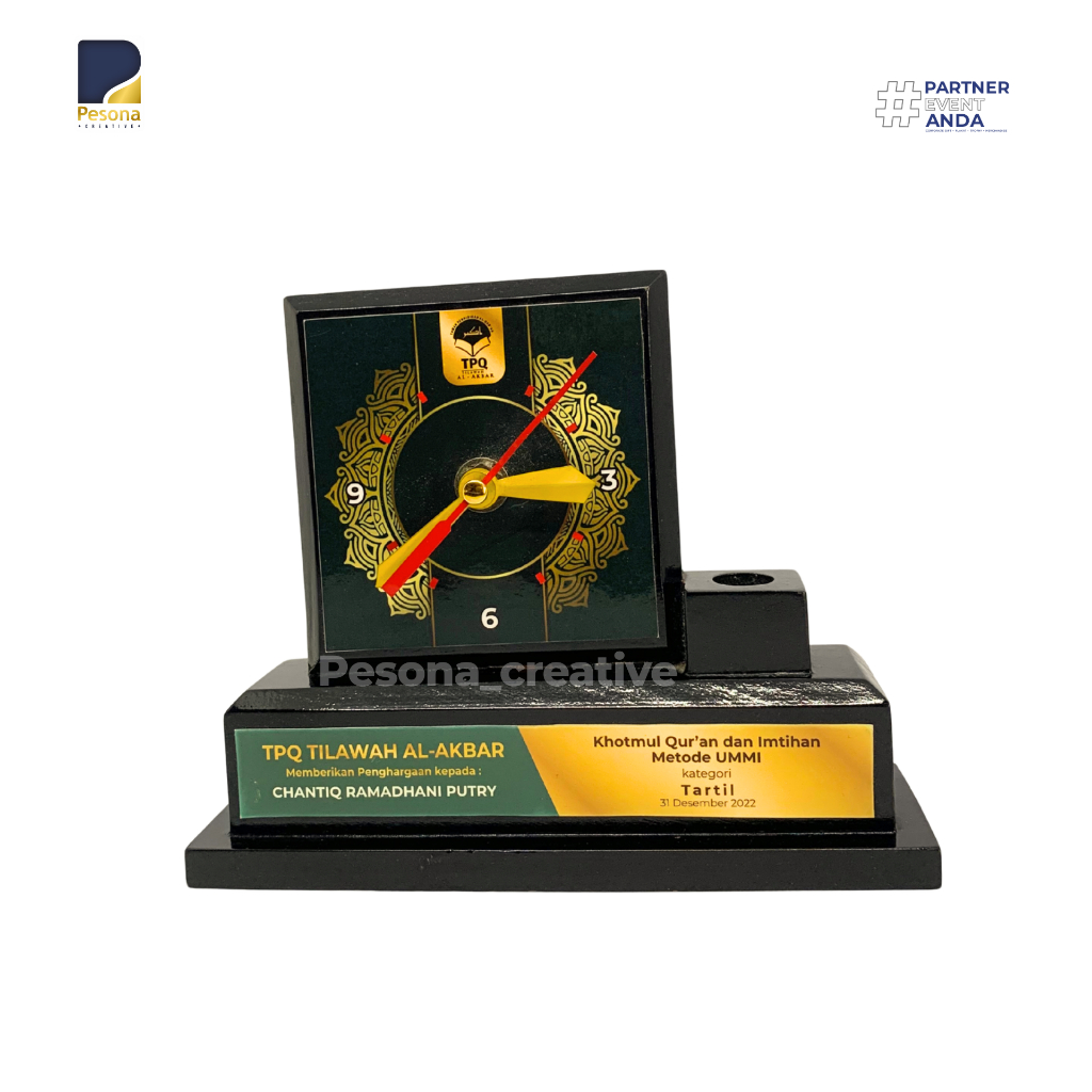 Plakat Kayu Jam Meja