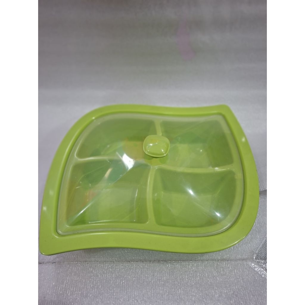 Wadah Saji Prasmanan Melamin Tutup 4 Sekat