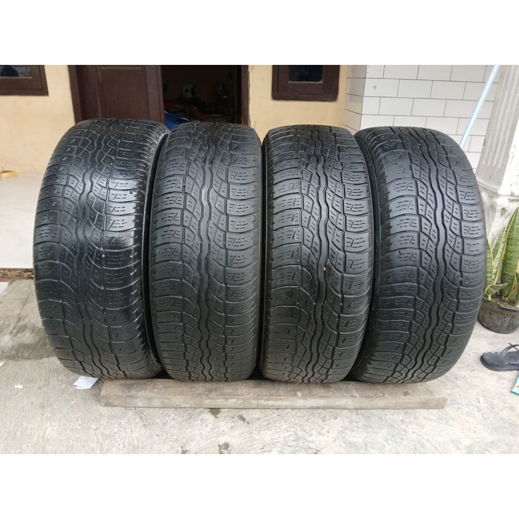Ban Bridgestone 235/60 R16