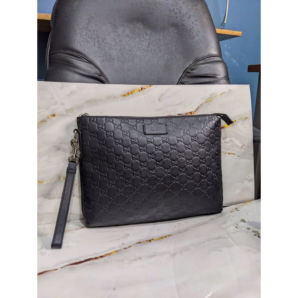 GUCCI Signature Soft Strap Clutch 473881 100% AUTHENTIC ORIGINAL Made In Italy (Rare Item)