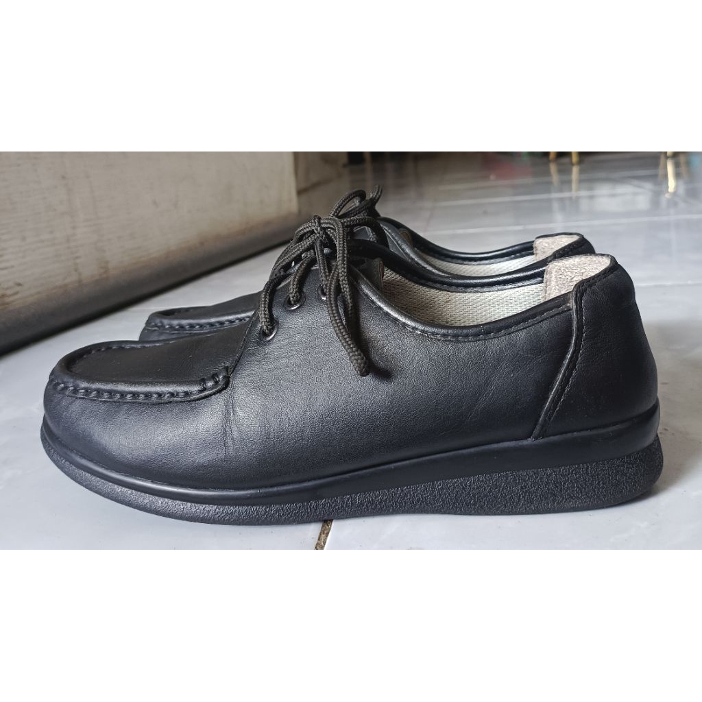 Sepatu wanita Dr. Kong size 37