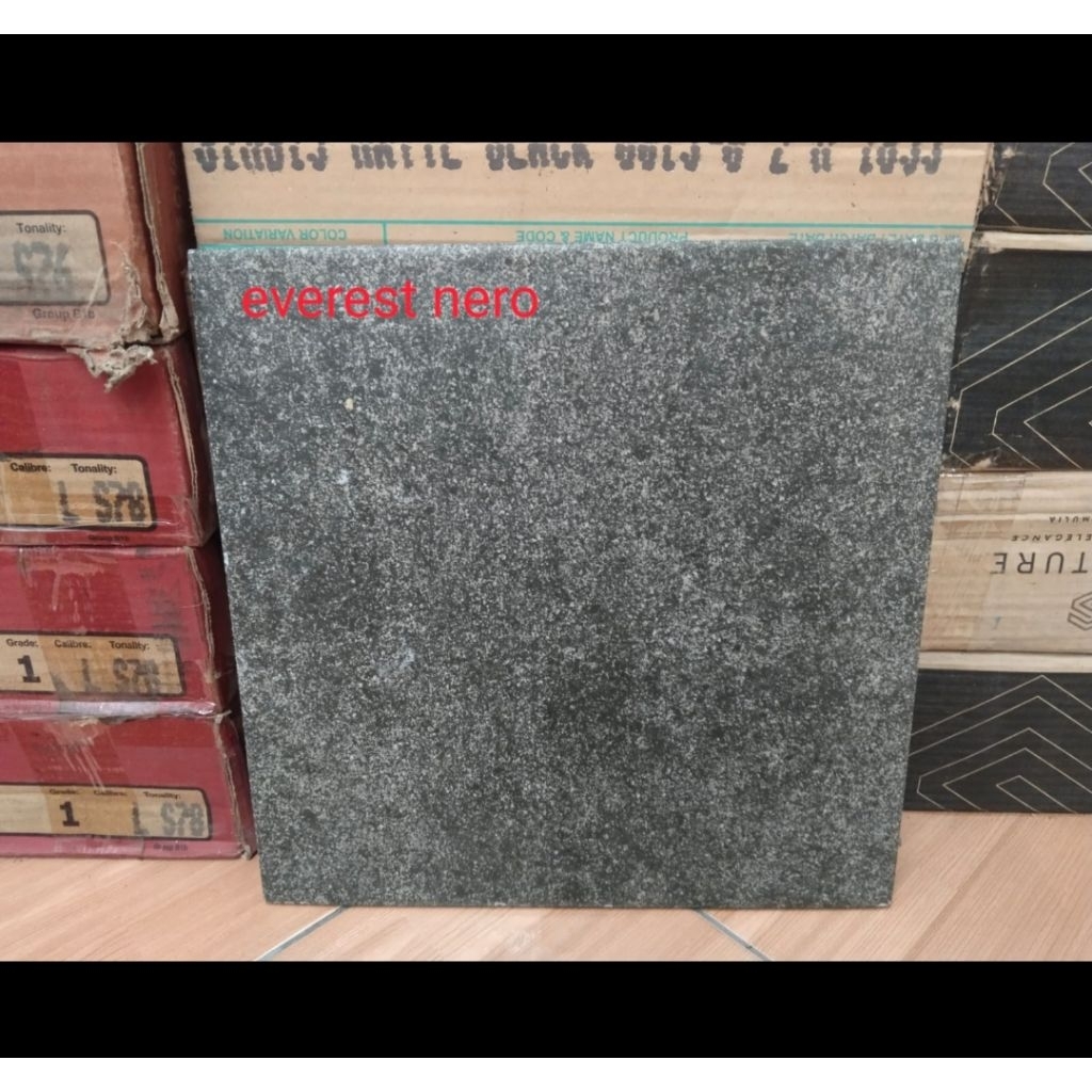 keramik signature Everest Nero 40x40 grade A kasar