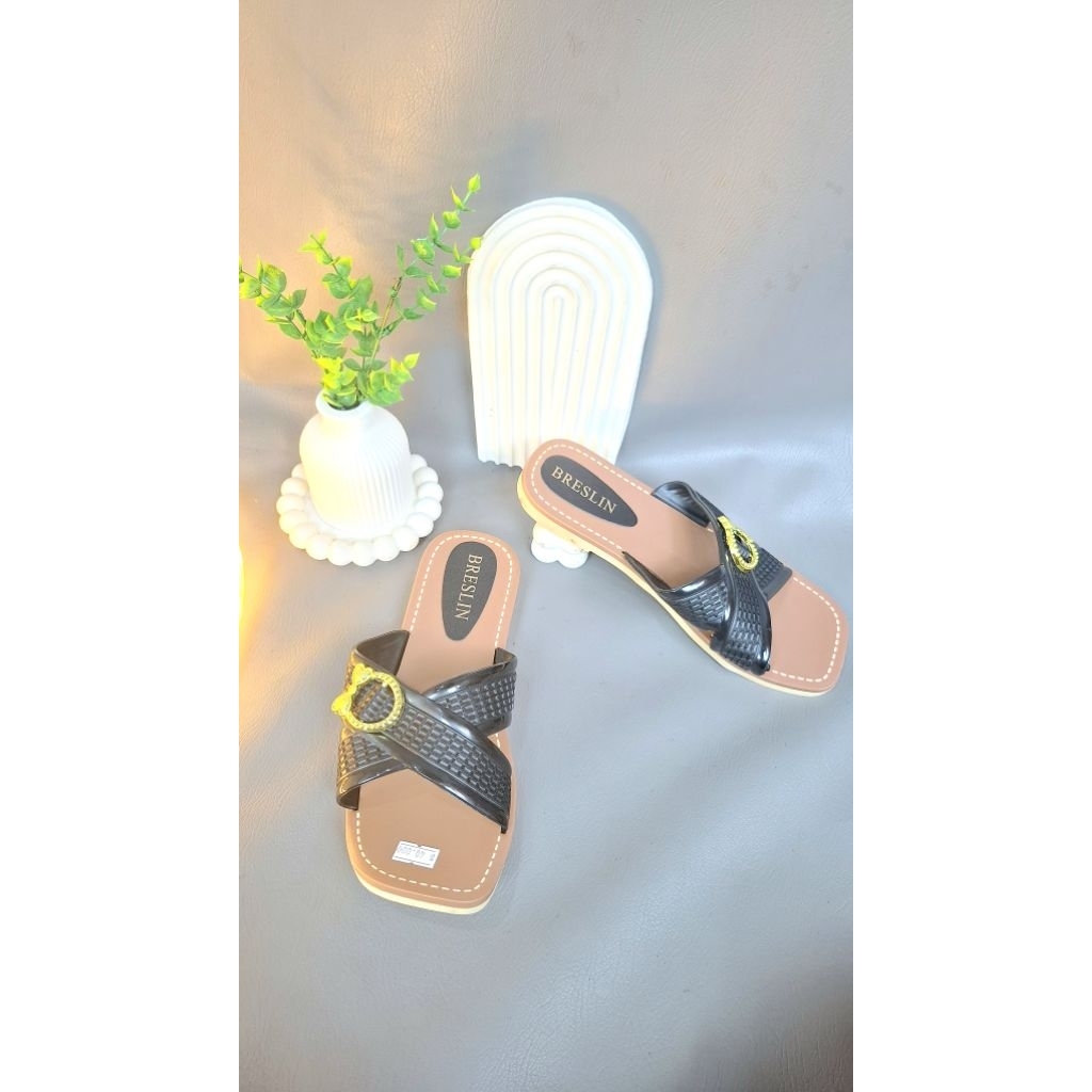 sandal breslin silang