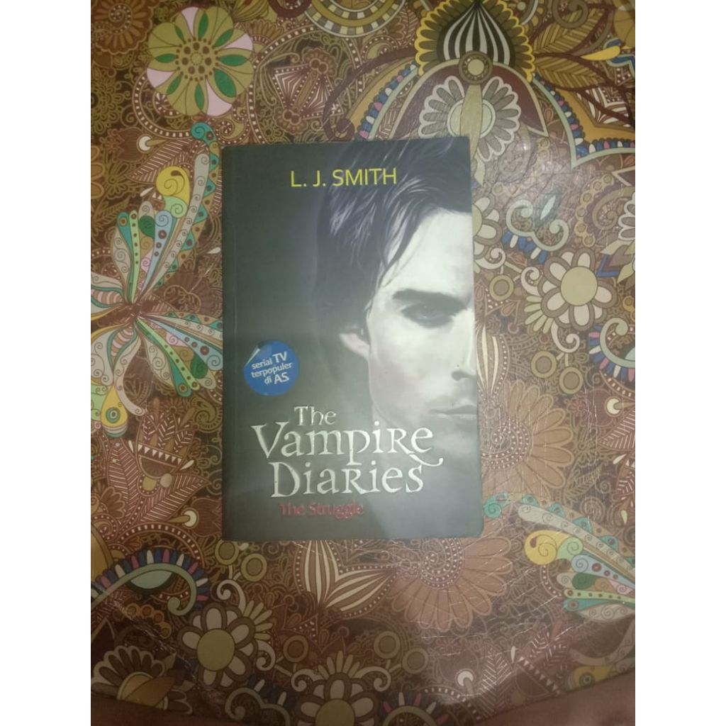 BUKU THE VAMPIRE DIARIES
