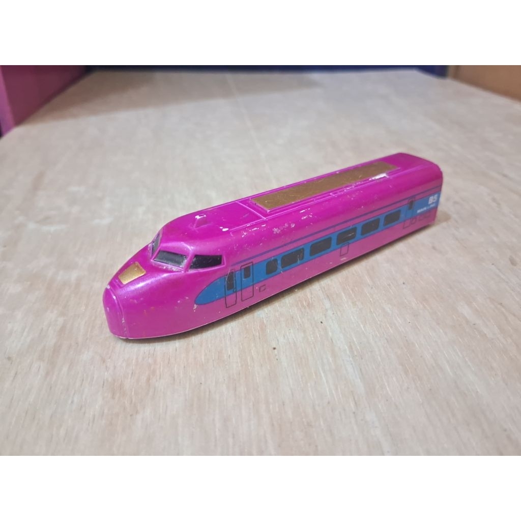 Mainan Kereta Hokben Hokka Hokka Bento Model Train Bullet Shinkansen Warna Pink