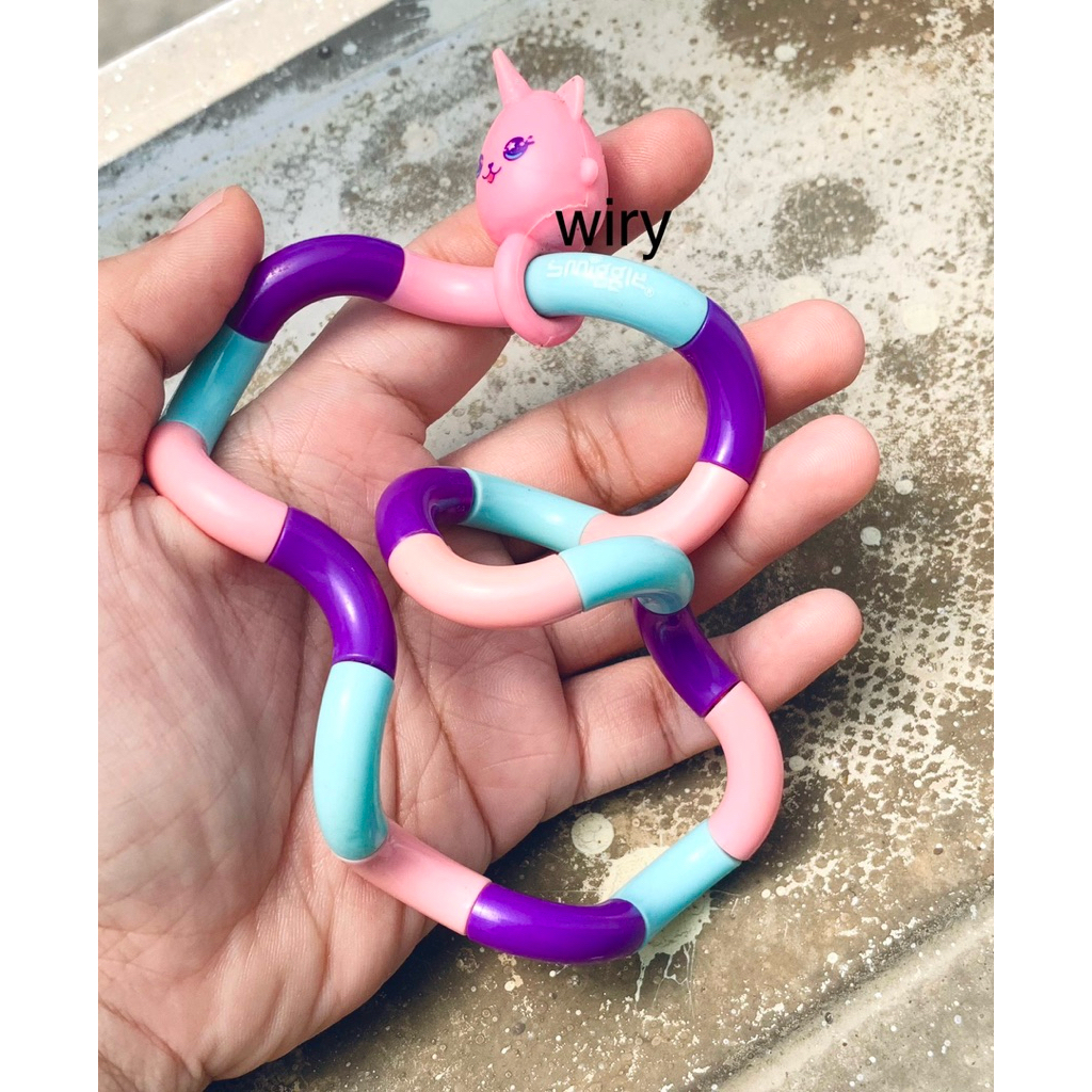Smiggle twist and turn fidget toys pereda stress mainan tangan