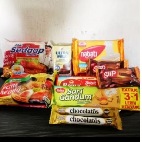 PAKET 1 HAMPERS MAKANAN RINGAN, BUAT KADO,LEBARAN DLL