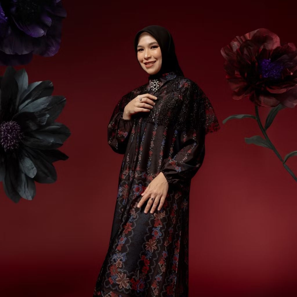 Naray midi dress original BIA by Zaskia Mecca size (L). tunik brukat/brokat