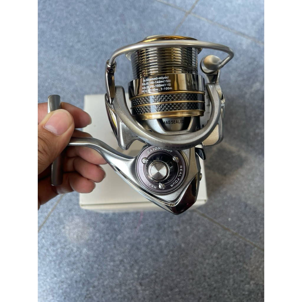 Daiwa 12 Luvias Batik 2506H