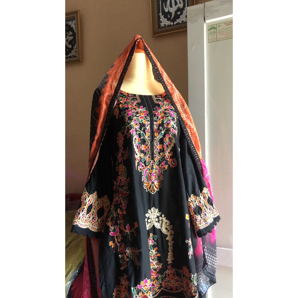 PRELOVED KURTI PAKISTAN SET CELANA