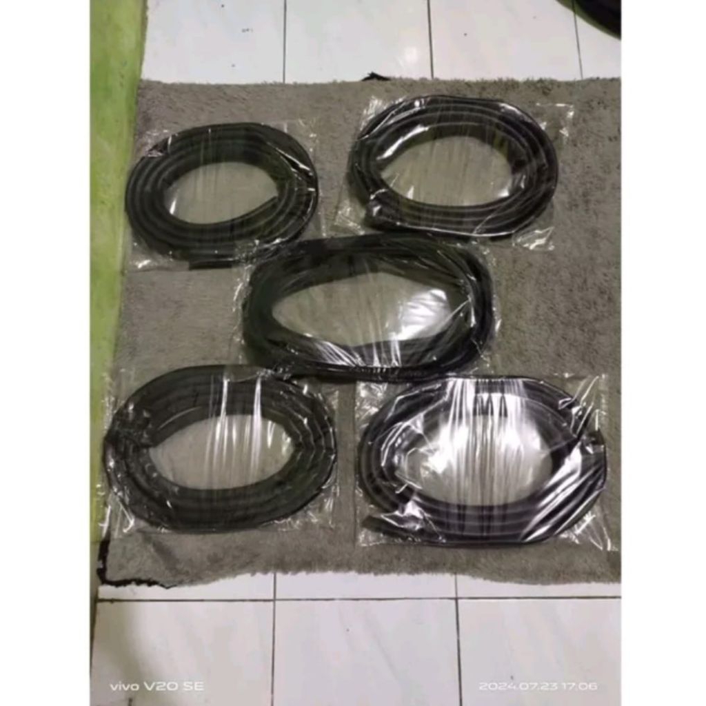 karet balon body pintu karet pintu bagasi mobil Avanza Xenia tahun 2005 - 2016 full set 1 set 5 pcs