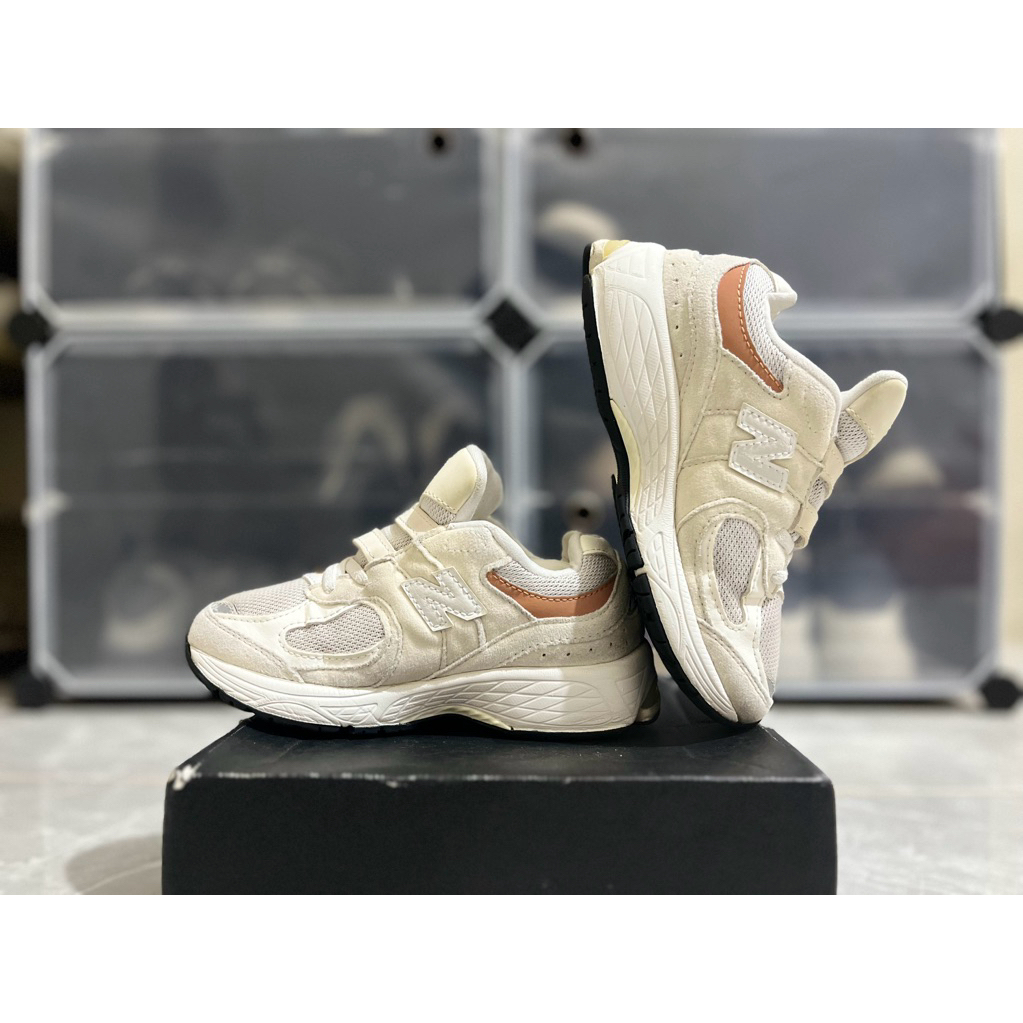 Sepatu Anak Preloved/Second Kids NB 2002R Insole 17.5 cm