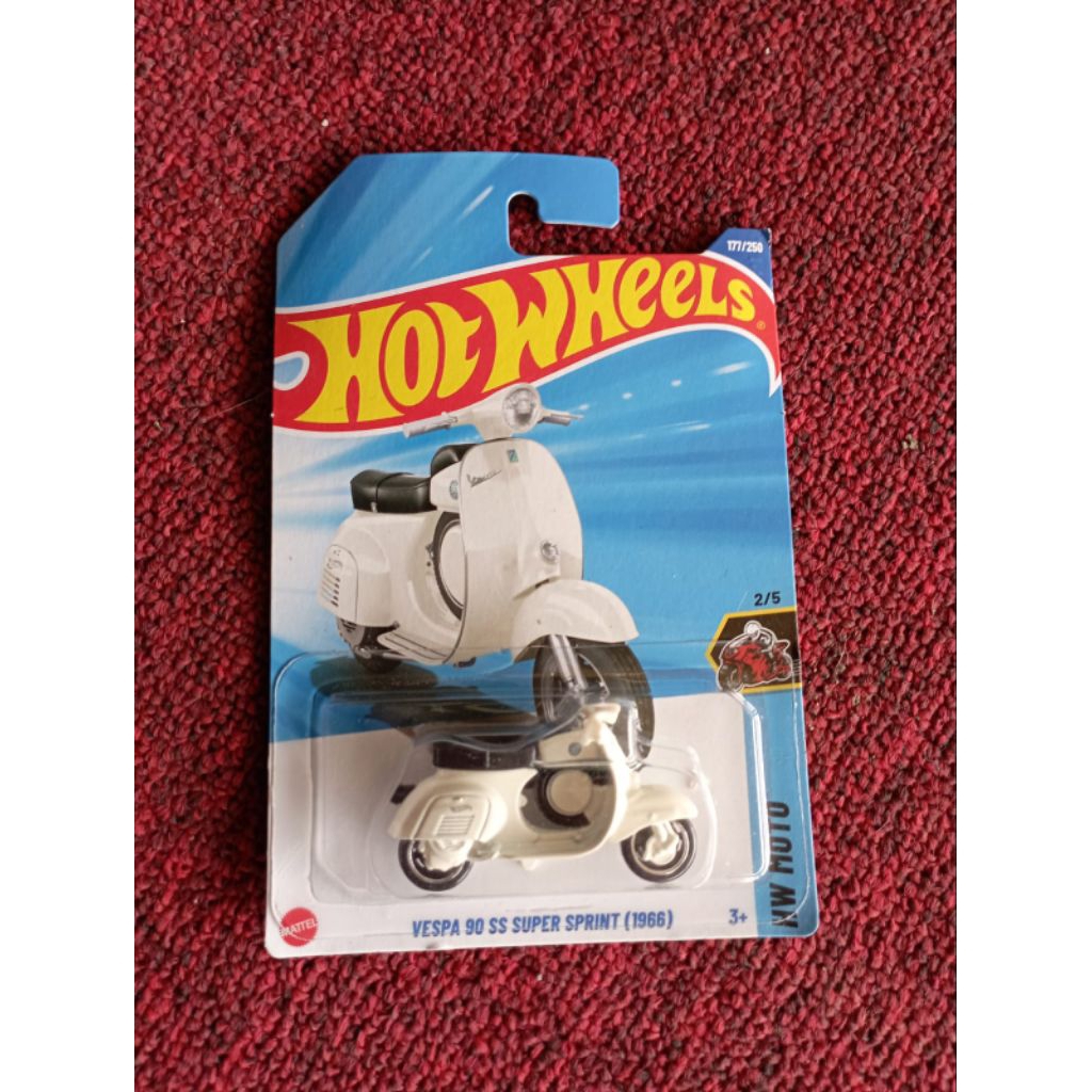 Hot wheels vespa putih