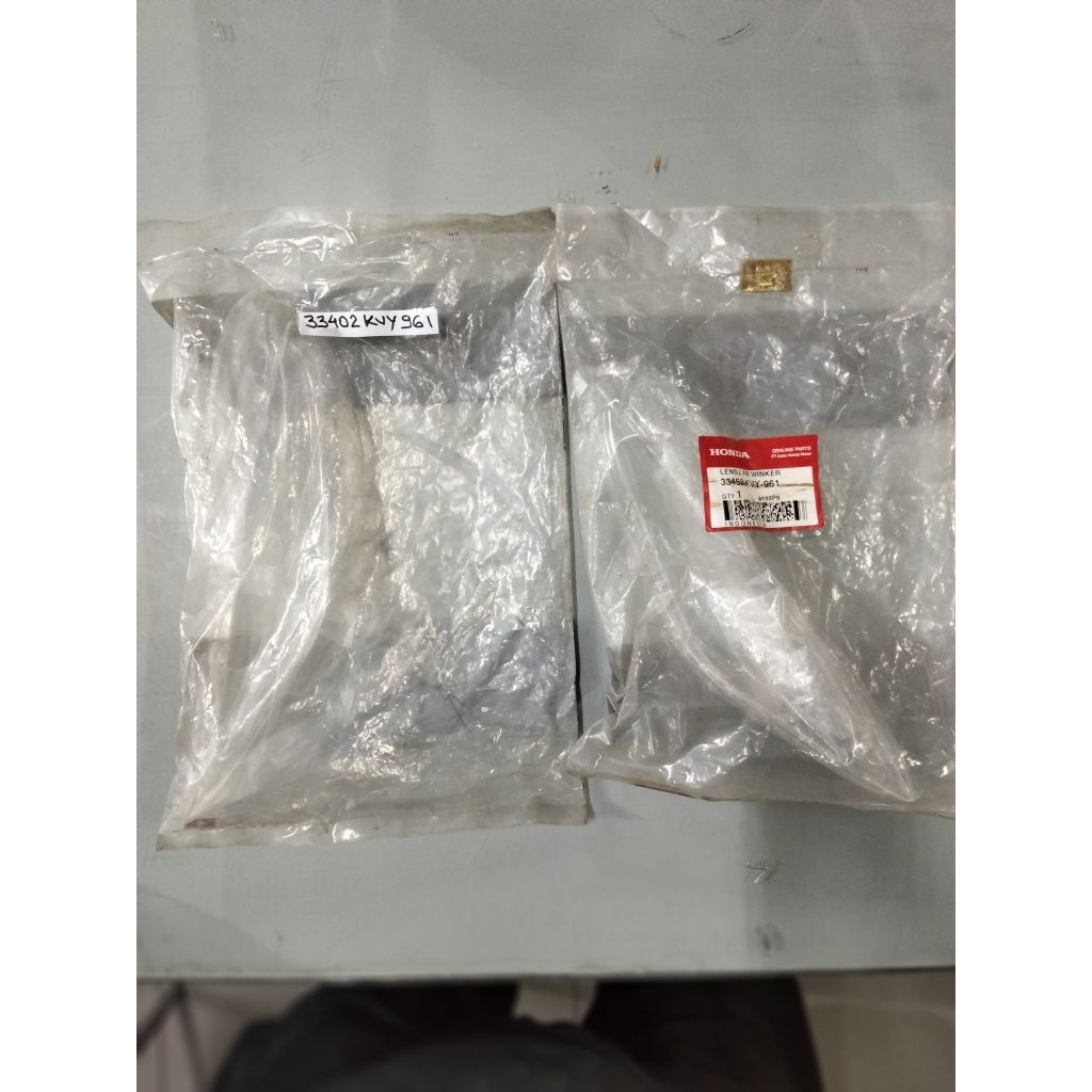 Mika sen depan kanan dan kiri untuk motor Beat carbu number part 33402KVY961 & 33452KVY961