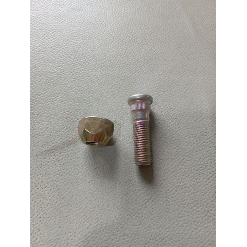 Baut roda mobil Triton dan Kuda