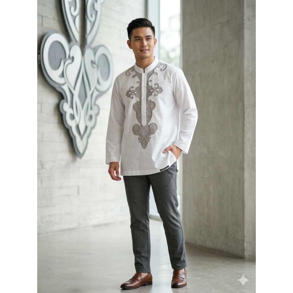 Baju Koko Preview by Itang Yunasz Putih Bordir Abu – Size M (Preloved/Minus)