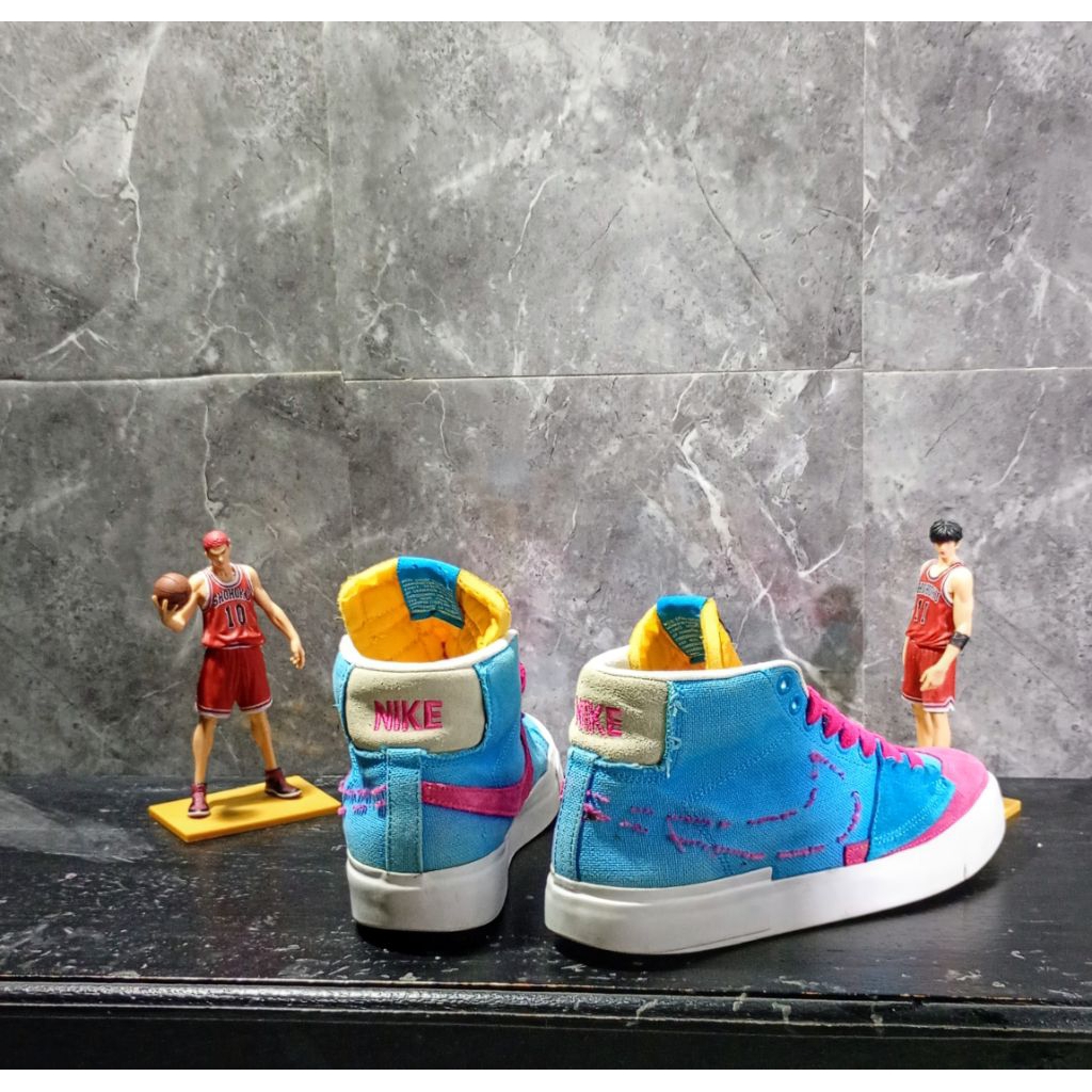 SEPATU BRANDED KONDISI ISTIMEWAH  Nike SB Zoom Blazer Mid Edge Laser Blue/Watermelon, ukuran 40 ( in