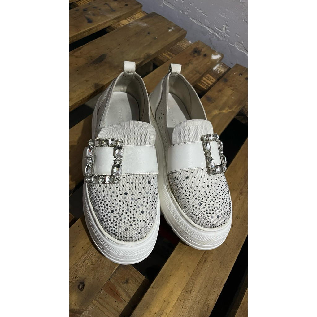 Sepatu Wanita PAZZION Slip On Putih Elegant – Blink Diamond