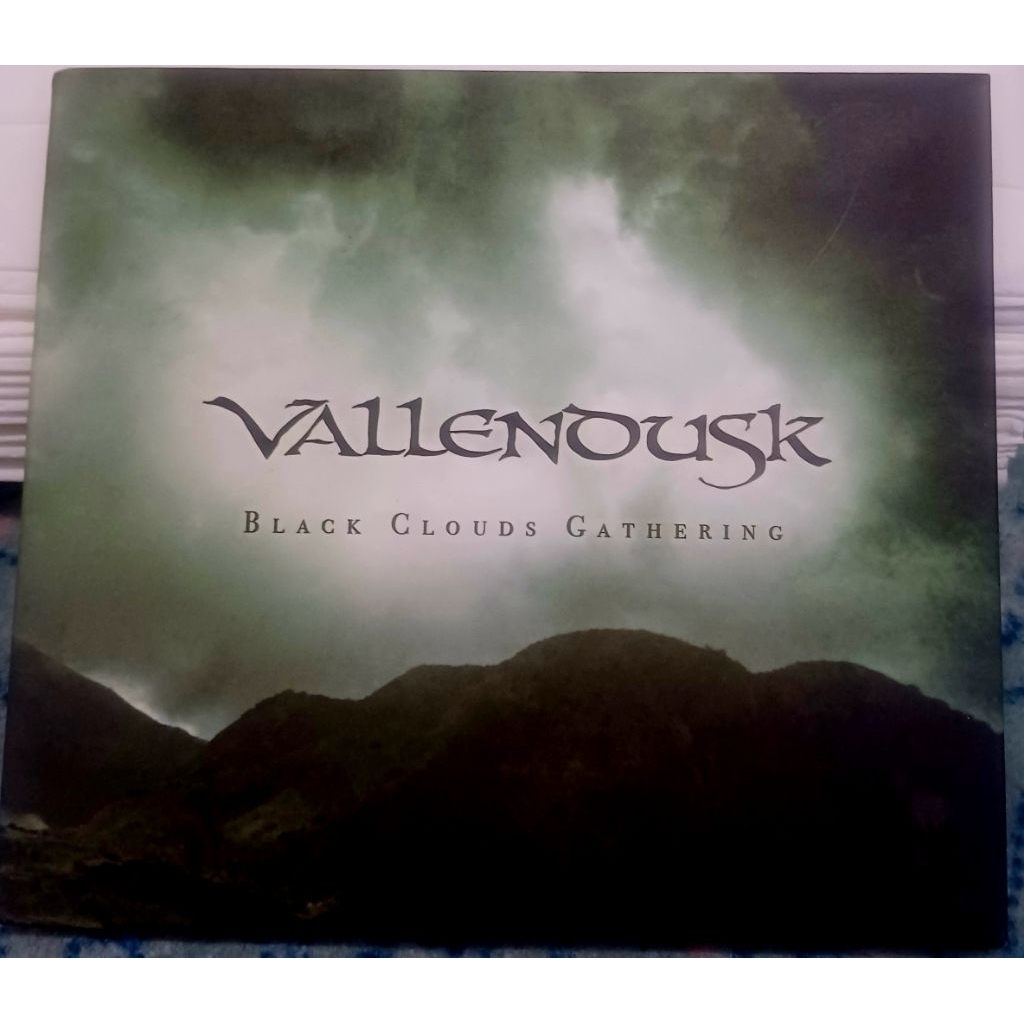 CD Vallendusk - black clouds gathering ( Indonesia black metal)