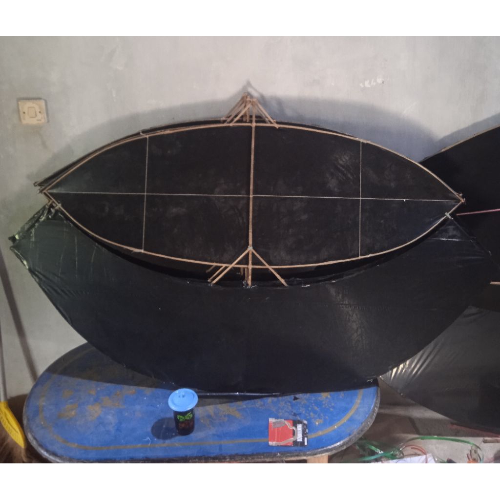 LAYANGAN PEGON CEPER 2METER FULL SET+LAMPU GRATISS. SUDAH DI SETING TINGAL TERBANG.