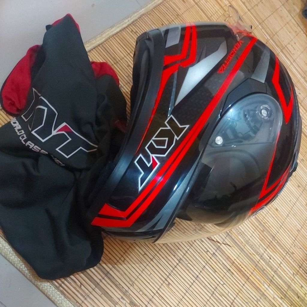 KYT Vendetta 2 fullface dblevisor like new uk. L