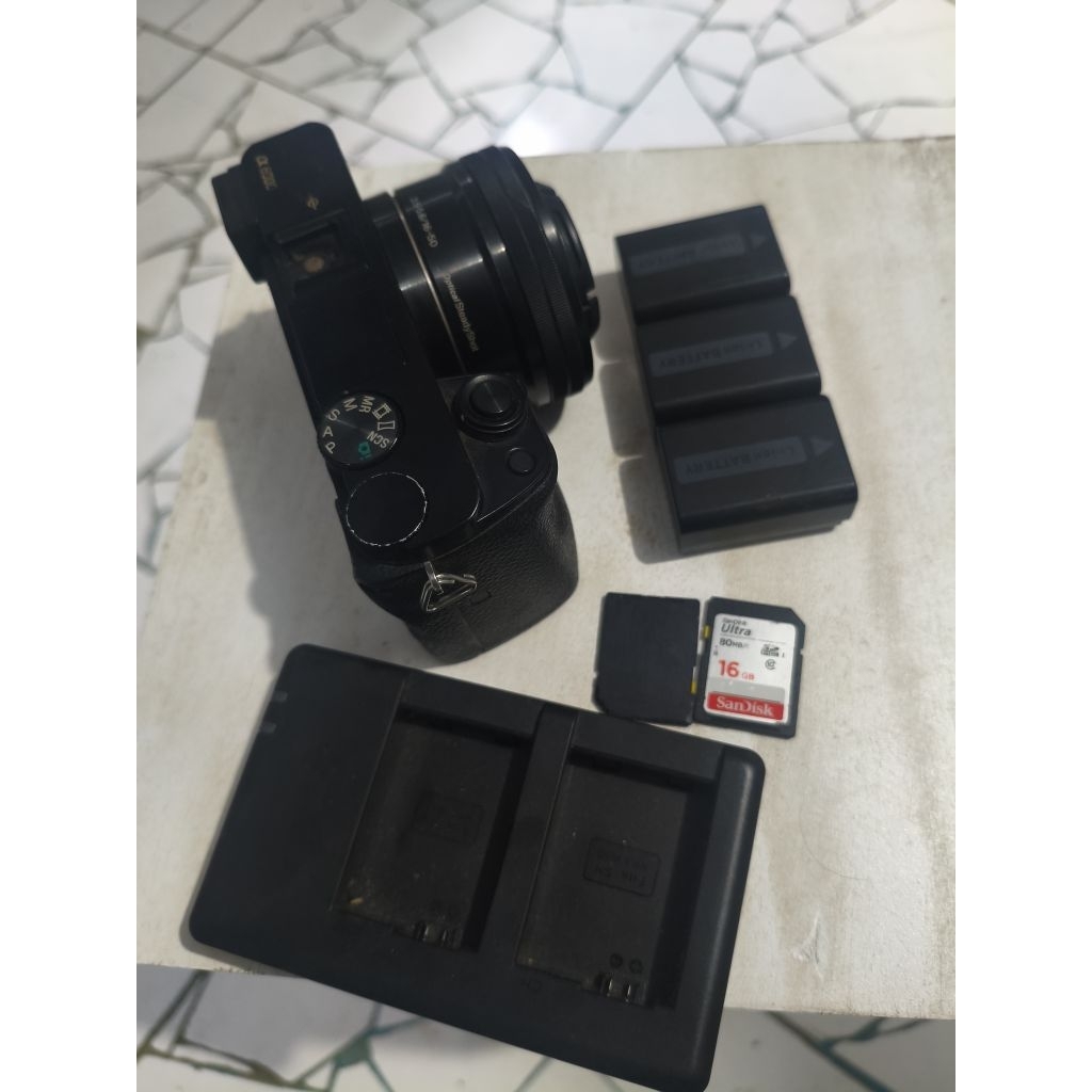 KAMERA SONY A6000 SECOND FULLSET + KELENGKAPAN LAINNYA