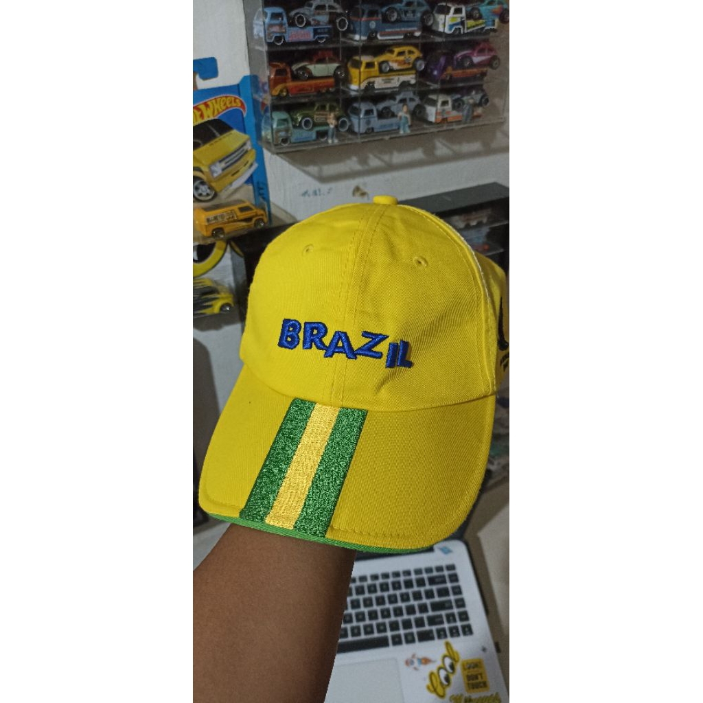 Topi piala dunia brazil