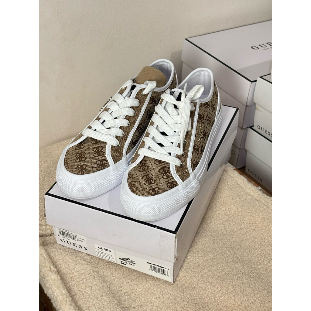 GUESS SHOES - Jelexa size 38.5 - sepatu guess wanita