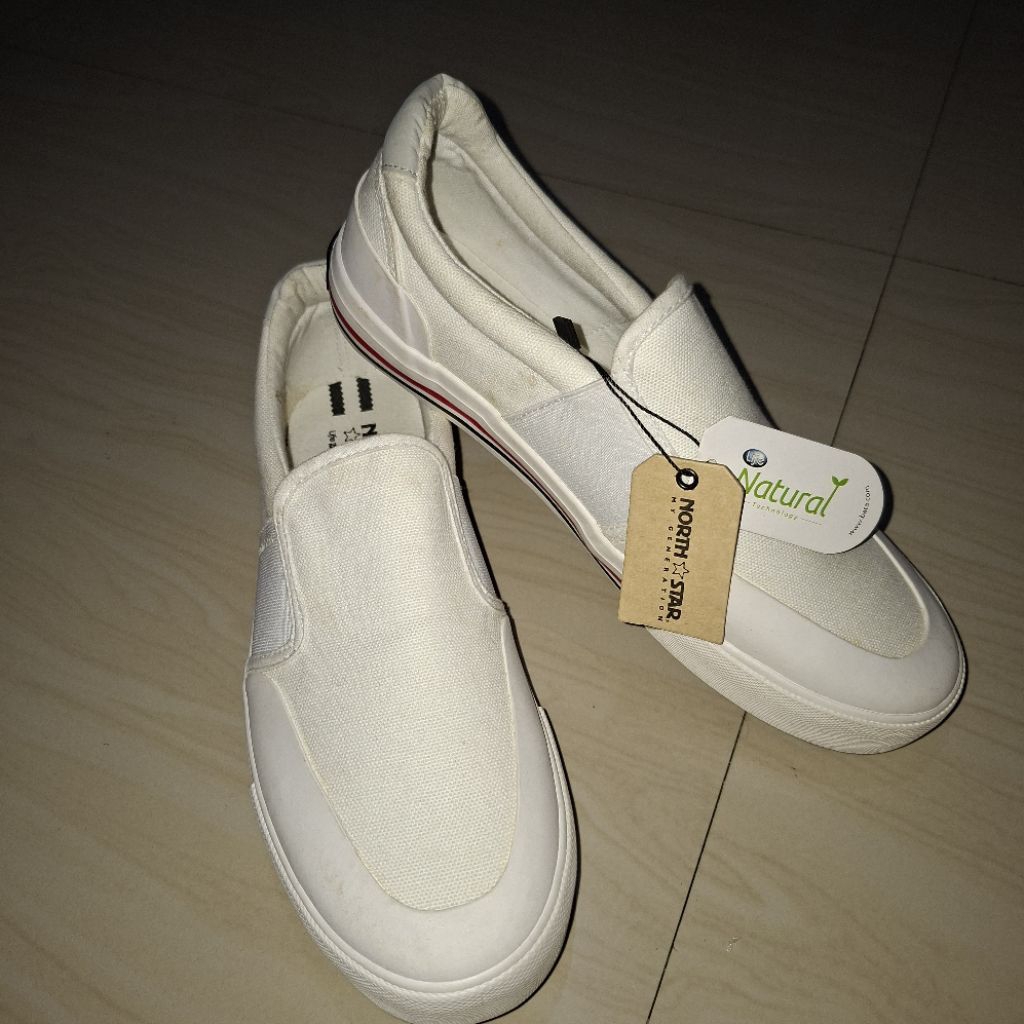 Preloved Sepatu North Star Putih Size 39