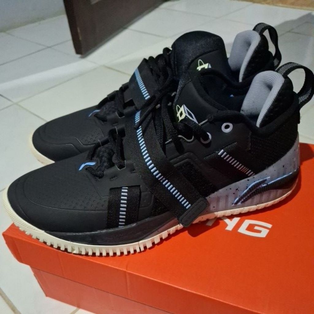 sepatu basket lining bad5 size 44,5, second ori