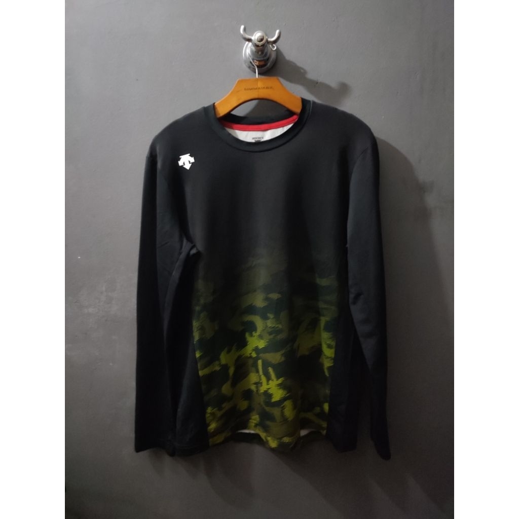 Kaos olahraga Descente training original size L