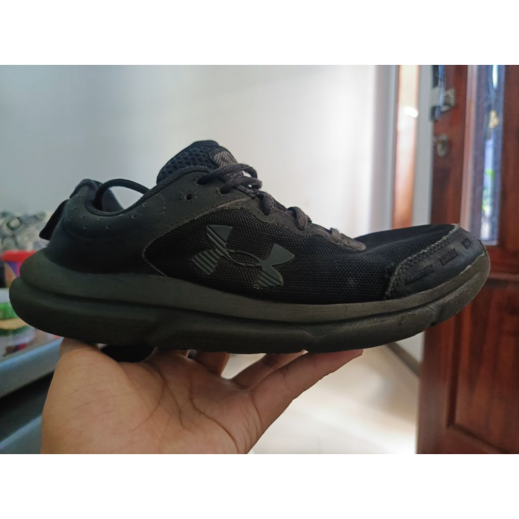 Sepatu Running Under Armour Second