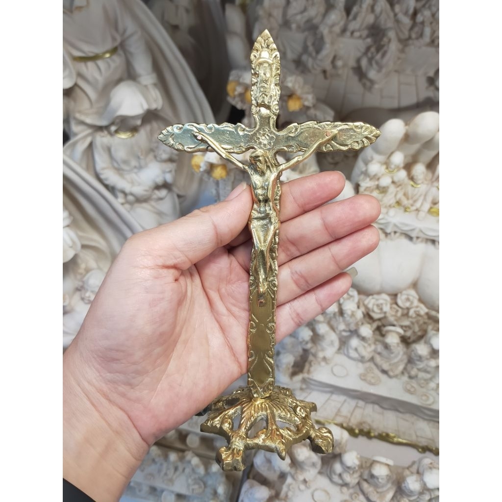 Salib Duduk Kuningan Ukir 19cm (2886) - Salib Duduk Kuningan Ukir 28cm (9599) - Salib Duduki Kuninga