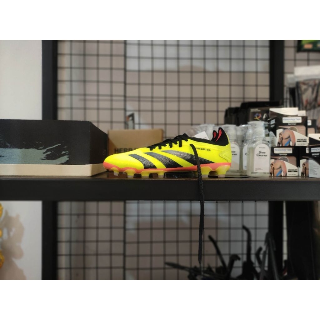 Sepatu Bola Adidas Predator Pro HG
