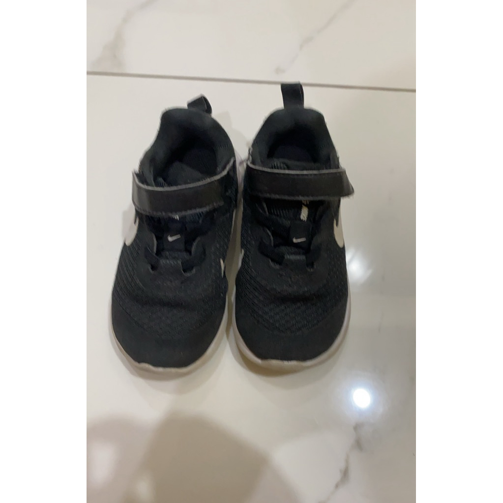 Nike Revolution 6 Running second