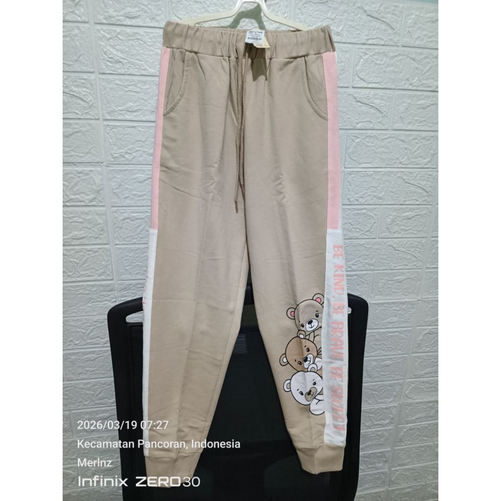Celana jogger anak perempuan warna khaki usia 11-12th dari AeroGirls