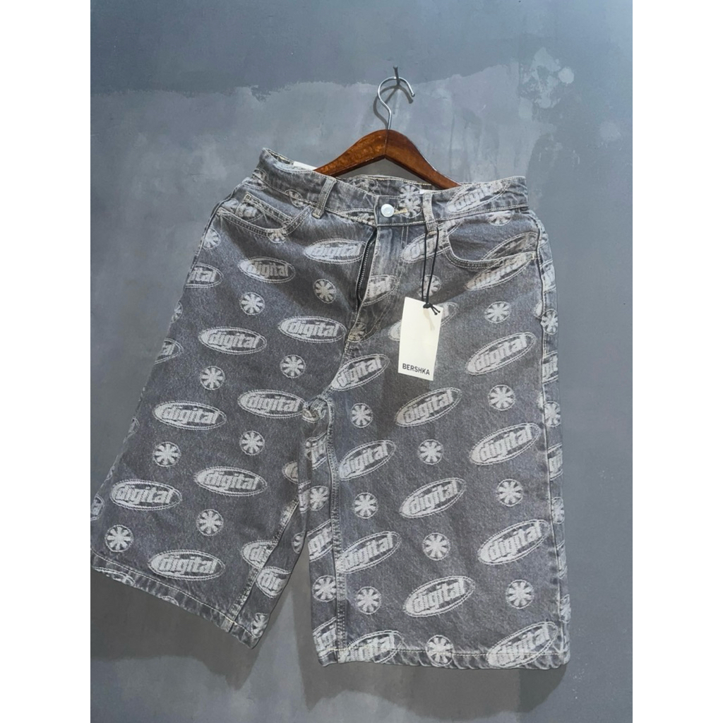 JORTS BERSHKA (Celana Jeans Pendek Baggy) Pria Bershka: NEW Condition Size 30-34 Aman