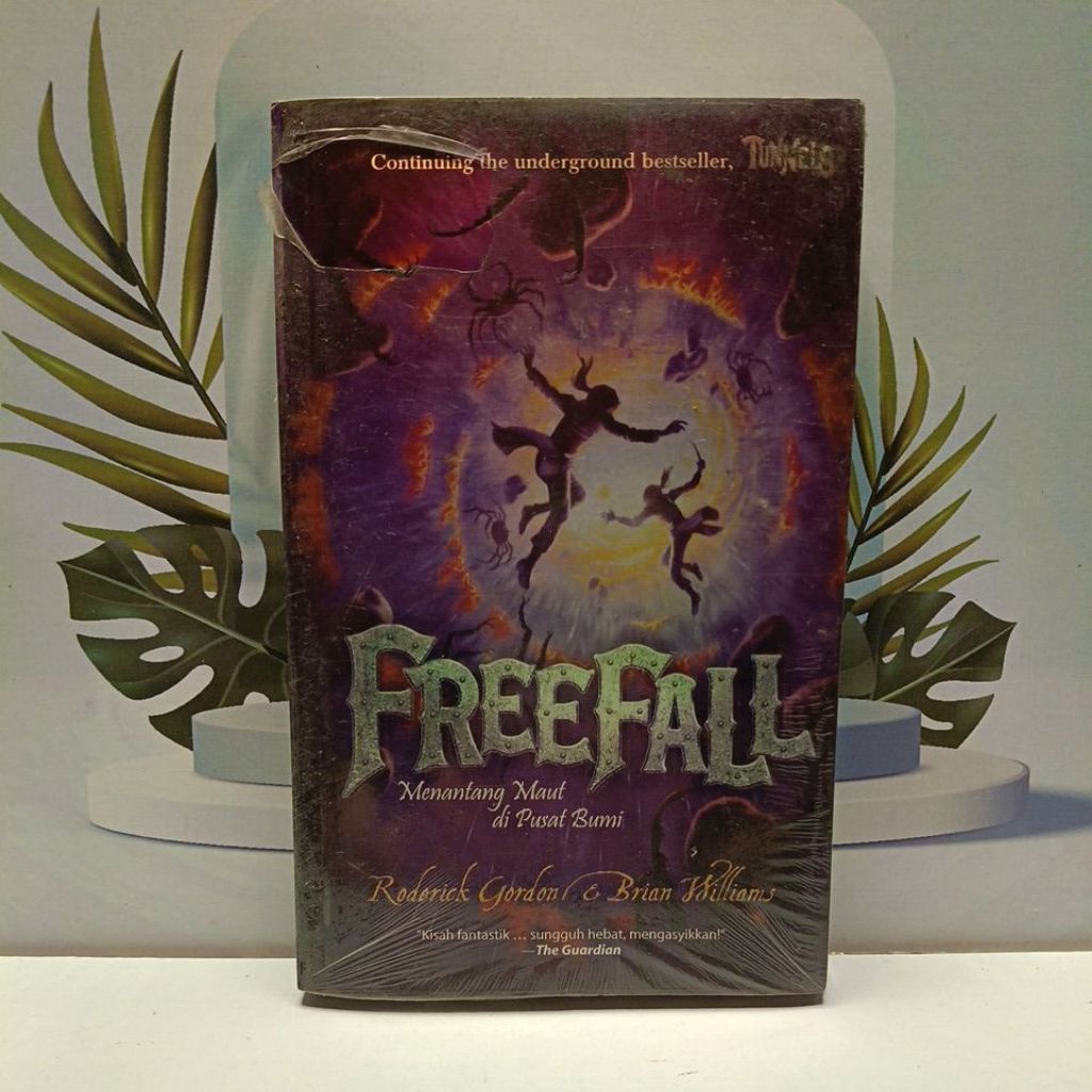 Novel Freefall By Roderick Gordon & Brian Williams Tersegel SoftCover
