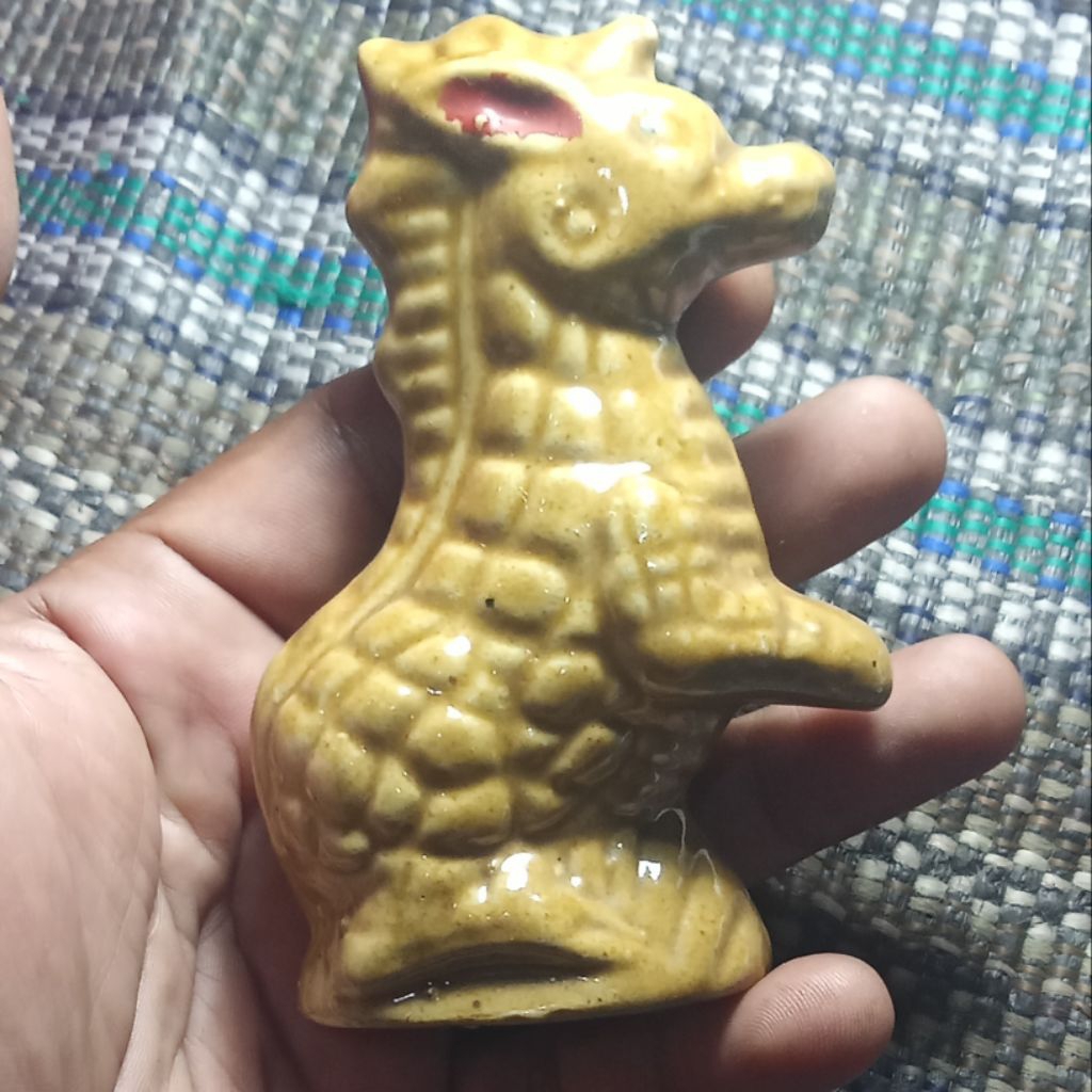keramik pajangan naga