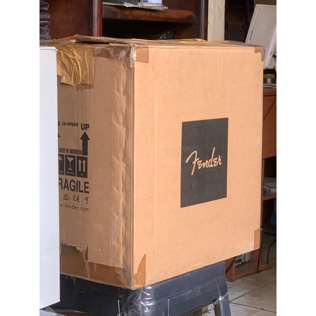 ampli bass fender rumble15 kondisi mulus 8"