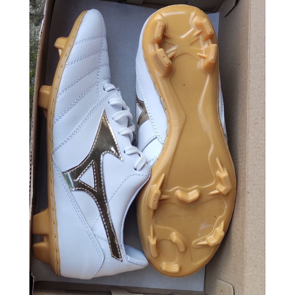 SEPATU BOLA KULIT SUDAH DI JAHIT/SOL,JAHITAN MANUAL HASILNYA RAPI,SANGAT KUAT,RINGAN AWET.