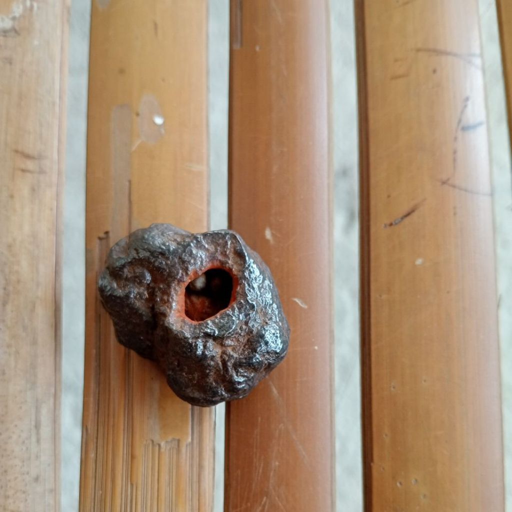 batu bolong natural alam