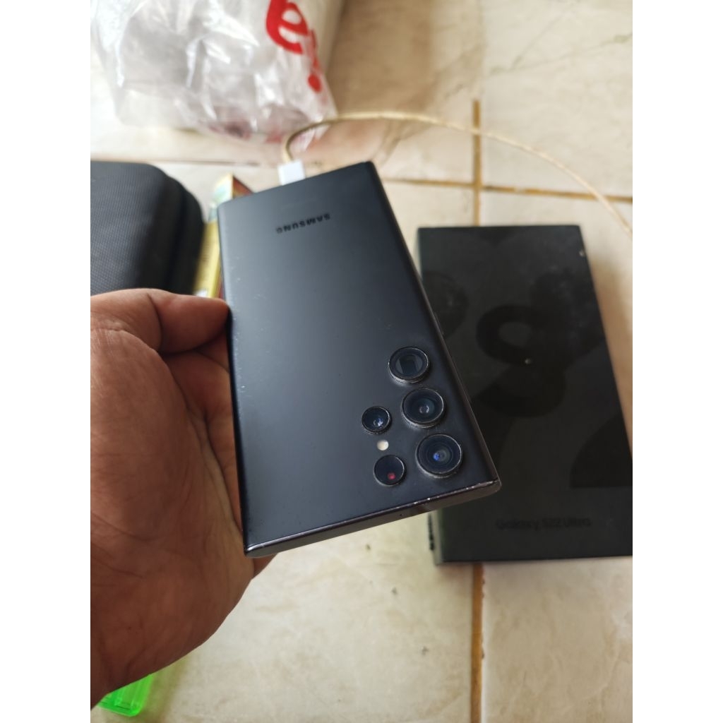 Samsung Galaxy S22 Ultra 12/256 (-minus lcd blank hijau kalau di cas)