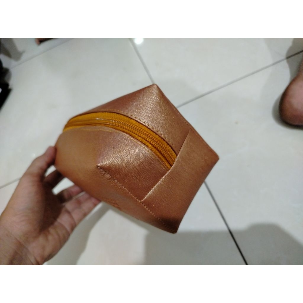 Pouch boxy metalik