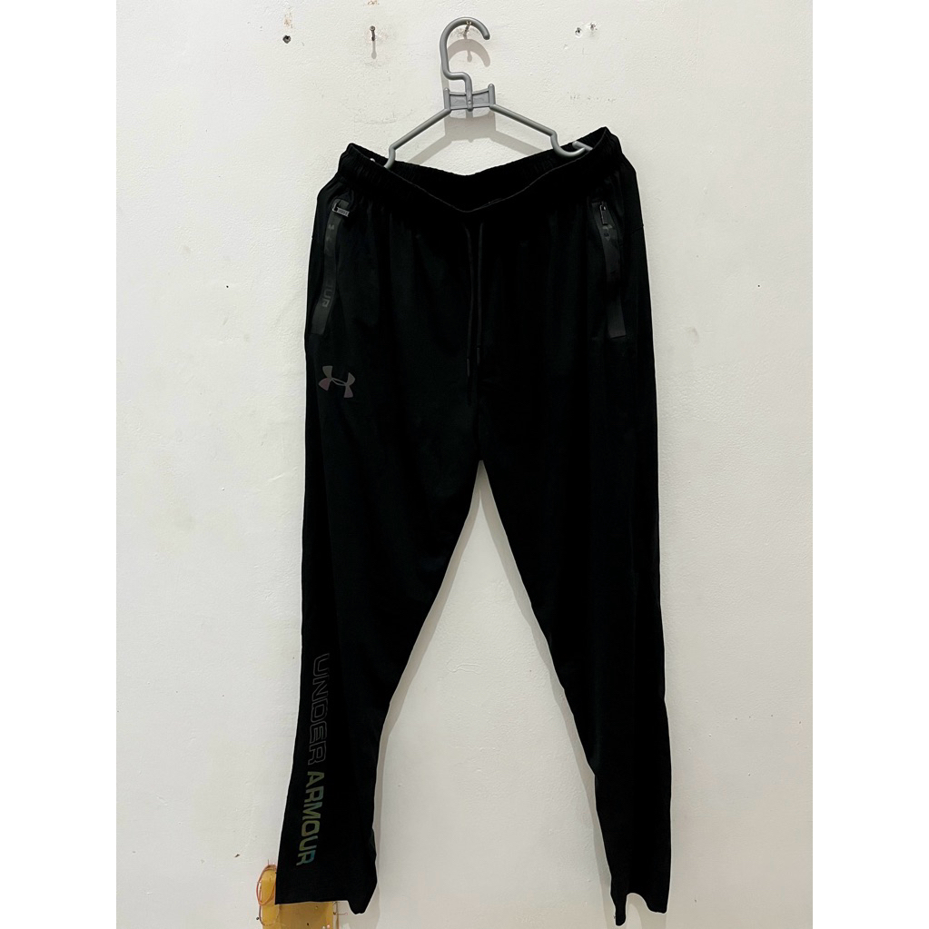 celana jogging under armour