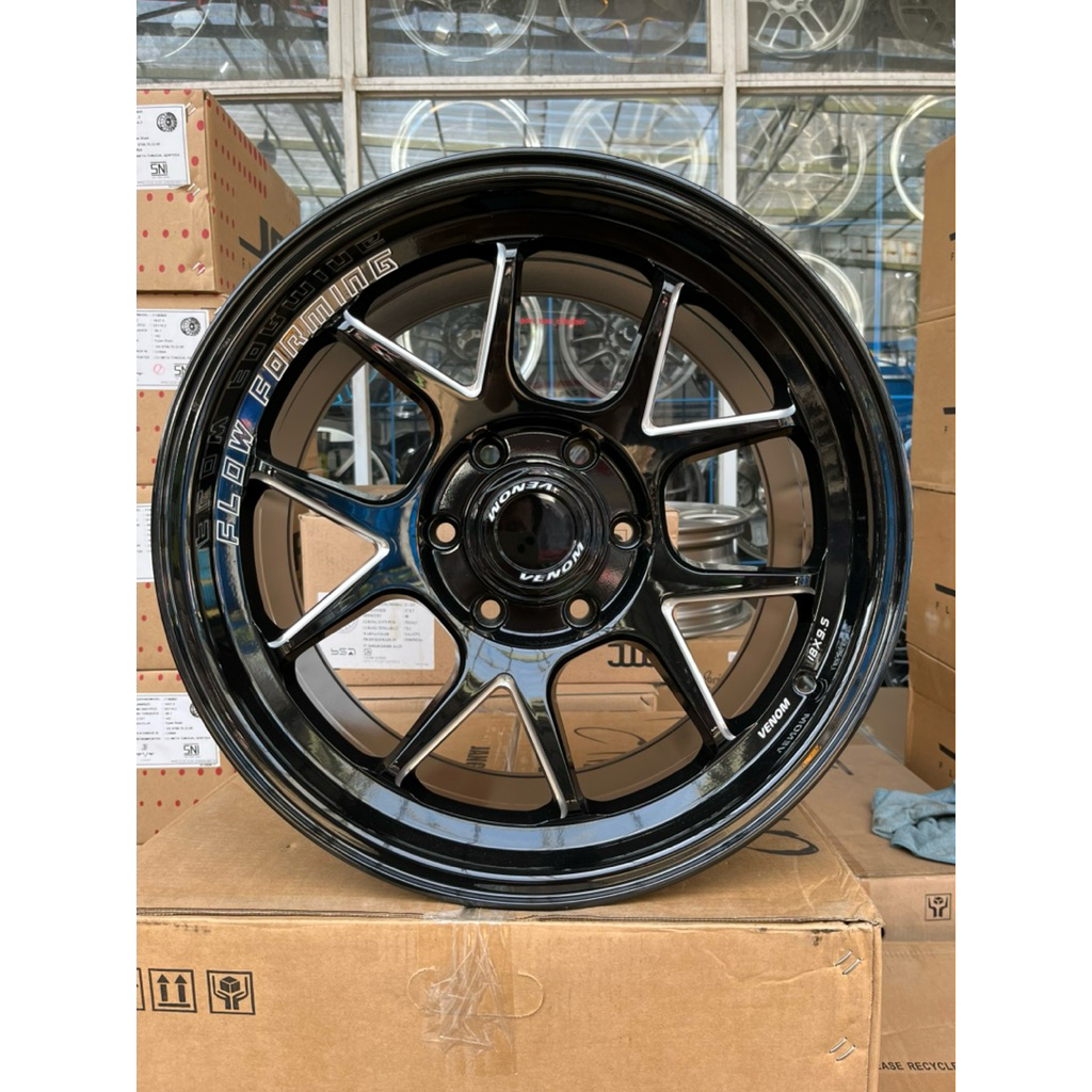 velg venom6 ring 18 lebar 9 pcd 6x139,7 ET 0 4 buah