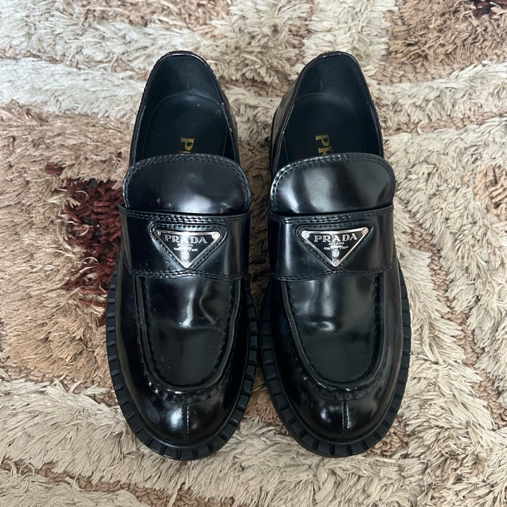 PL (size 35 - 36 insole 23 cm) Prada Patent Nappa Metal Logo Loafers Nero Shoes Pantofel in Black (N